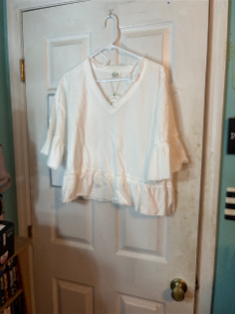 Relaxed White V-Neck Ruffle-Hem Blouse Size Large